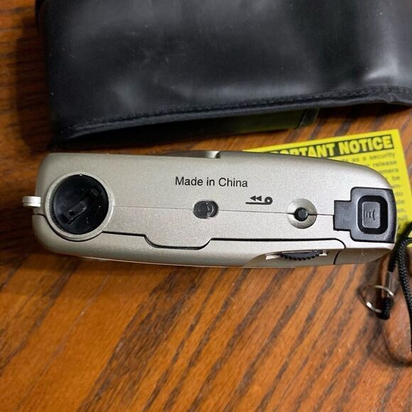 Vintage Sealed 1999 CVS 28mm Point And Shoot Camera Japan Lens - Picture 4 of 4